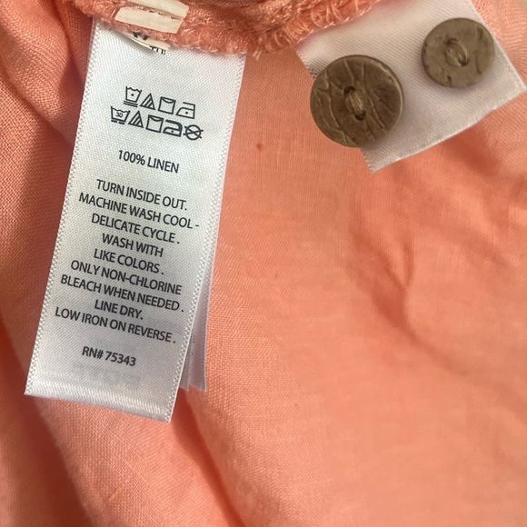 Peach 100% Linen Tunic, natural brown buttons size small - Picture 8 of 10